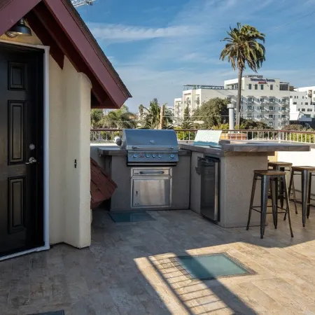 Coastal urban Castle w/ giant Ocean view Deck -BBQ and A/C-100 steps to beach!