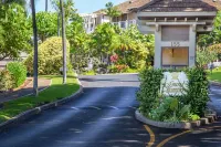Hula On In to Beach House Chic Style, Click the Video tour below! のホテル