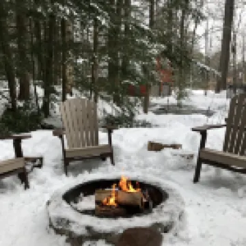 Relaxing Forest Retreat/minutes from Lake George