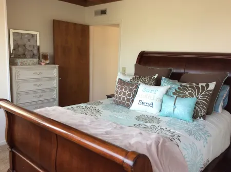 Birdies, Beaches and Butterflies in Pacific Grove! Pet Friendly-Premier Location