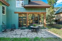 Spacious 2-bedroom 2.5 Bath Townhome Walking Distance to World Class Skiing!