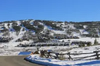 Granby Ranch Getaway sleeps 5! 2-bed, 2-bath, access to heated pool/hot tub!