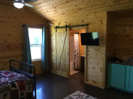 Cabin on the Ridge Отели в г. Logan County