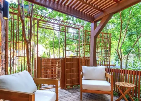 Modern Luxury, Walk to Washington St and Downtown, EV, Movie Room, Spa Bathroom