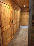 Outstanding Crandall Cabin minutes from Yellowstone, ready for your adventure!