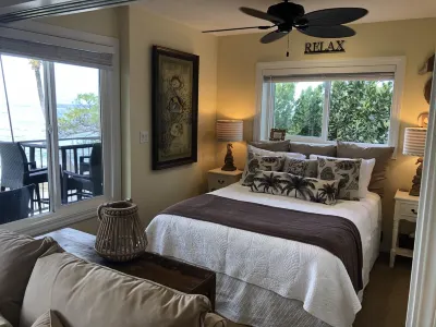 Sunrise Central on the Beach! Only you and the view! Relax to the sound of waves