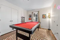Vibrant 4BR home with outdoor patio, 5mins to North Hills. Pet-friendly!
