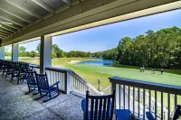 Beautiful 2 bed 2 bath Corner Unit with golf course view-5 minutes from beach