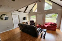 Comfortable 2 Bedroom Cabin - 3 min to Roosevelt State Park. WIFI & Self Checkin