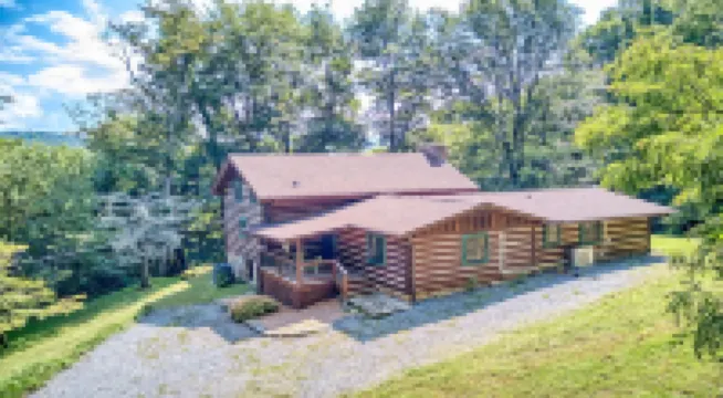 Wooded Seclusion on 3 Acres - Big Rock Cabin