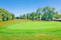 Discover Daphne's mystery cottage: Golf Course, Yacht Club, pool retreat!