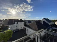 Large, quiet studio with balcony & free parking
