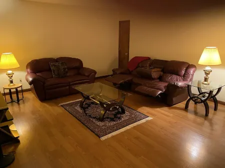 Central Bristol Condo - 3 min from downtown and the casino!