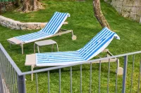 Charming cottage with lake view and garden