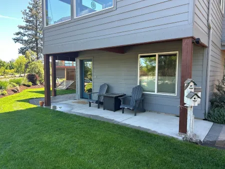 WOW-Great location, river access, trails, Old Mill, downtown and the mountain.