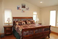 Solitude, 20 mile views, Wildlife, Hot tub, Skiing, Perfect for families!