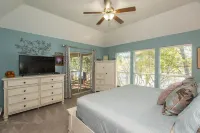 Stay. Play. Relax. Your Perfect Lake Escape!