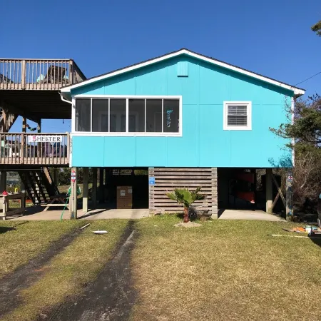 In The Heart of Hatteras Village. Close to Beach, Restaurants and Marinas.