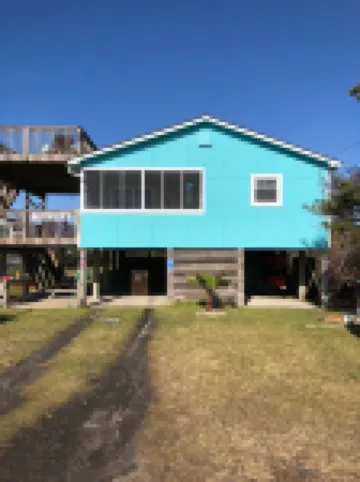 In The Heart of Hatteras Village. Close to Beach, Restaurants and Marinas.