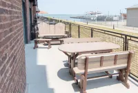 Downtown Sandusky Waterfront Chesapeake Condo-Cedar Point - Hot Tub