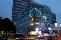 Arawana Express Sukhumvit 22 Hotels near The Emporio Place