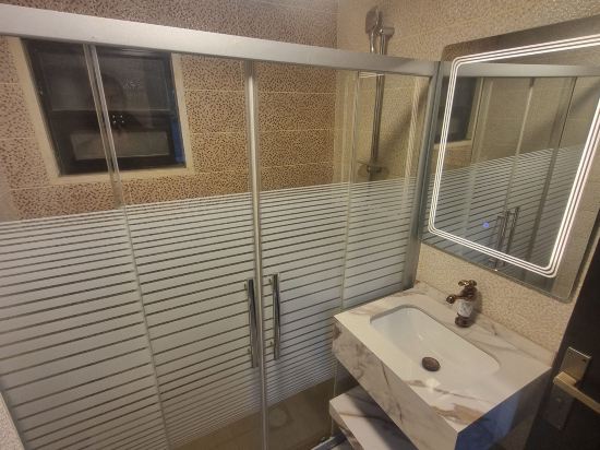 Charming Amman Apartment with Central Air-Con & Street Parking