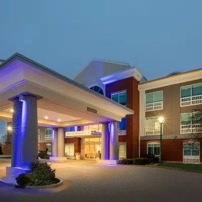 Holiday Inn Express & Suites GRAND RAPIDS-NORTH by IHG Hotels near Deltaplex