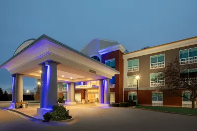 Holiday Inn Express & Suites GRAND RAPIDS-NORTH by IHG Hotels near Greyline Brewing Co.