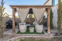 Spacious 4-bedroom house in charming Avondale with AC, WiFi