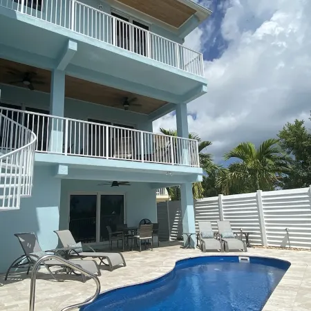 Summer Specials! 5 Bedrm,5 Bath, Elevator, Dock, Private Pool, Walk to Beach!