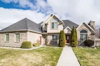 The Pickleball Manor Hotels in Highland