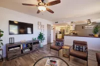 Charming 3 bd/2ba home - KING bed w/ non heated POOL near Old Town Scottsdale!