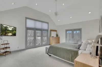 Hillside Haven on expansive grounds, heated pool, firepit, bocce court and more!