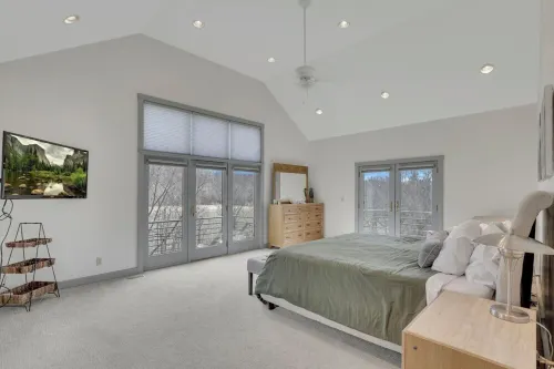 Hillside Haven on expansive grounds, heated pool, firepit, bocce court and more!