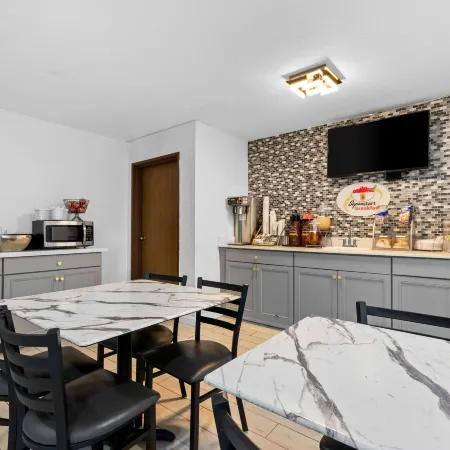 Super 8 by Wyndham Elizabethtown