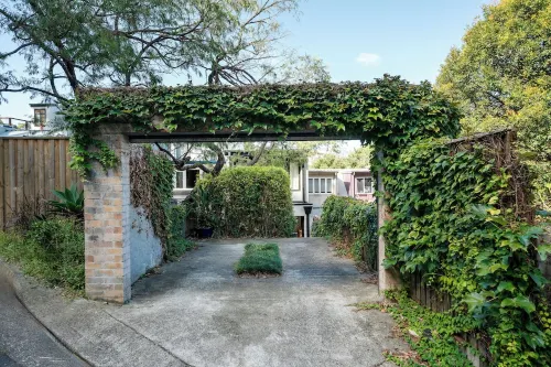 Alf and Lisa's Luxury Glebe House - 2BR, 2BA With Free Lockup Parking Hotels in Glebe