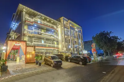 Hotel Wedlock Sector 47 Hotels near Pyramid square commercial