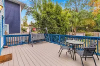1537- Trend Setter, Entertain Your Heart Away, 1 Mile to Arenas, Pet Friendly - Balkon