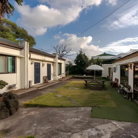 Jeju a Day in Hanlim Private House Отели рядом с достопримечательностью «Ботанический сад Панлимвон»