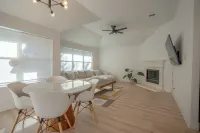 Modern 4Br w/ Natural Light, High Ceilings, 20 Mins from DFW Airport