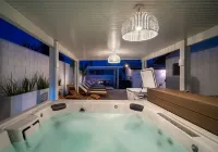 5Bd Desert Oasis Sleeps 13. Cold Plunge, Heated Pool, Jacuzzi, Games, +Amenites