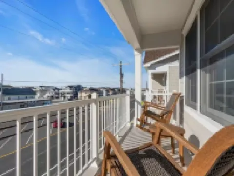 1 Block to Beach with Linens + Towels and Coffee Included Hotels in Seaside Park