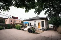 Entire Duplex West 7th, Xcel, and DT St. Paul Sleeps 8 Off street Parking!