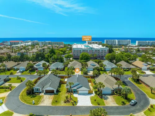Coastal Charm, Private Pool, Private Beach Access!