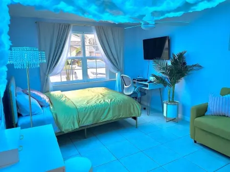 Cozy Tampa Home with Large Heated Pool