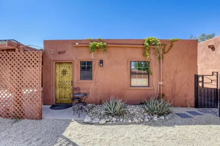 Private Retreat In Northwest Las Vegas For A Single Or Couple Отели рядом с достопримечательностью «Парк Флойд Лам»