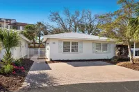 Chloe's Villa on Siesta Key, A Private 1/1 Escape Hotels in Siesta Key