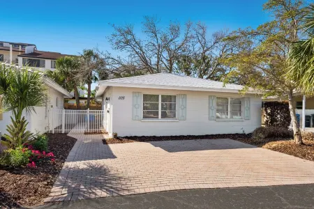 Chloe's Villa on Siesta Key, A Private 1/1 Escape Отели рядом с достопримечательностью «Лоренс Чип Бич»