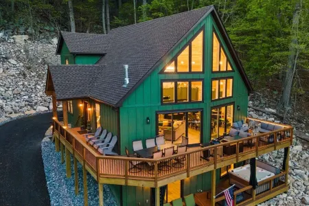 Serenity - Mtn Views - Hot Tub - Nature - Escape Отели в г. Массанаттен