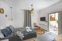 Tre Fiori - The Retreat Suites Hotels in Thira